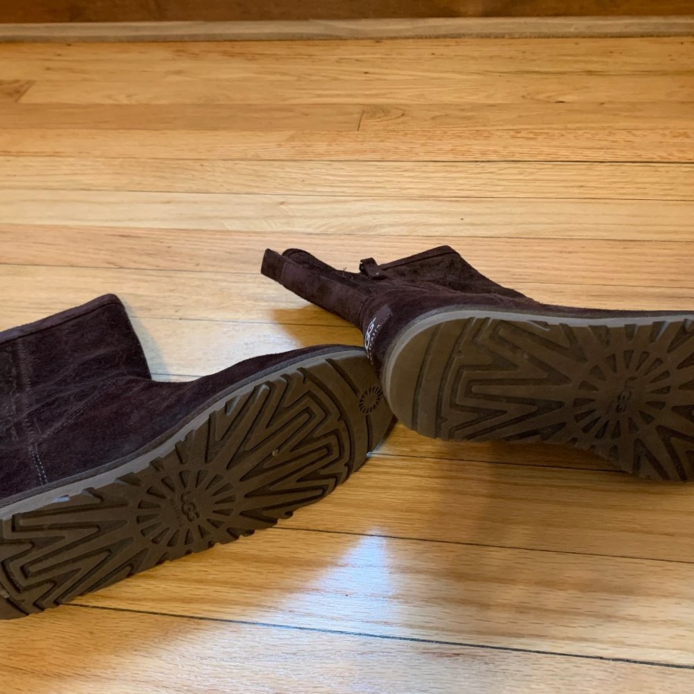 UGG brown suede flat unlined boots, size 7 EUC - Picture 6 of 7